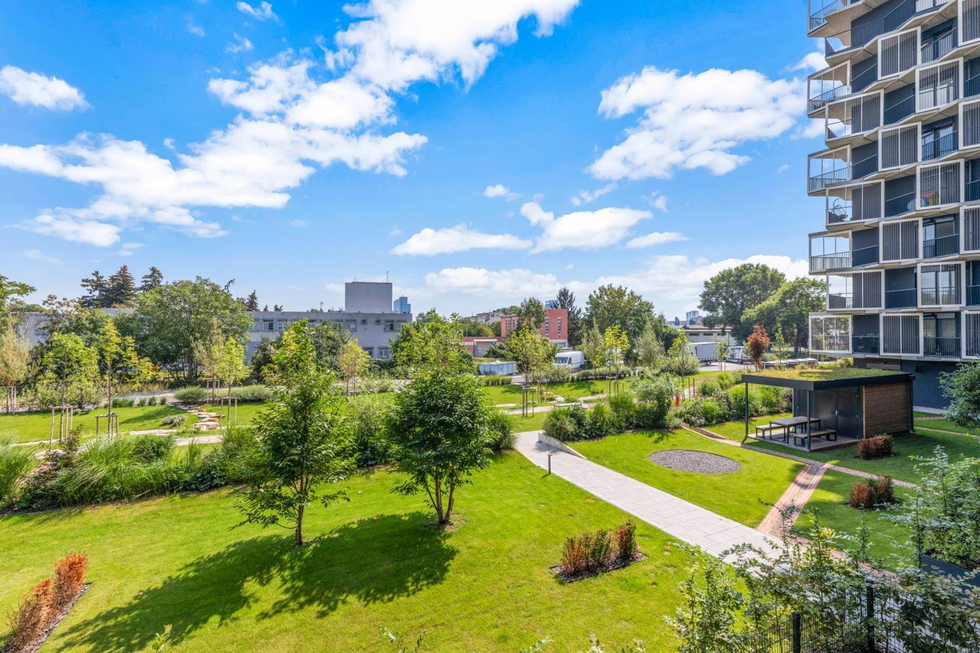 Lam Lavender - Free Parking Apartment บราติสลาวา ภายนอก รูปภาพ